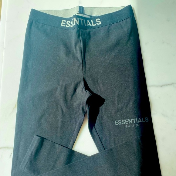 Essentials black leggings - Picture 2 of 4